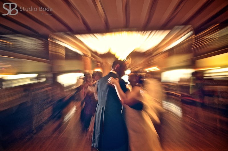novios bailando