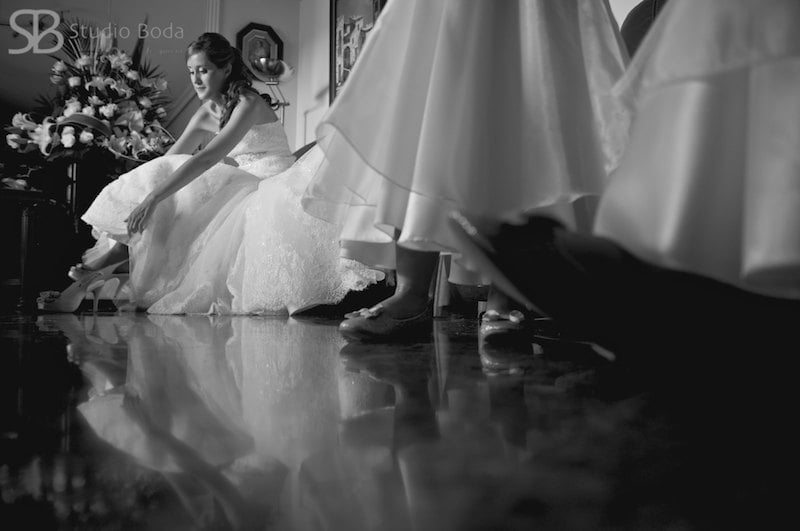 preparativos novia reportaje blanco y negro