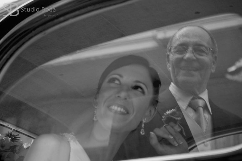 Reflejo en la ventana - el padre de la novia