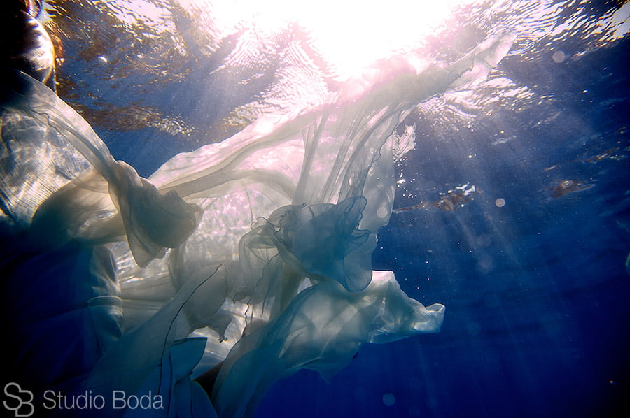 underwater wedding photography