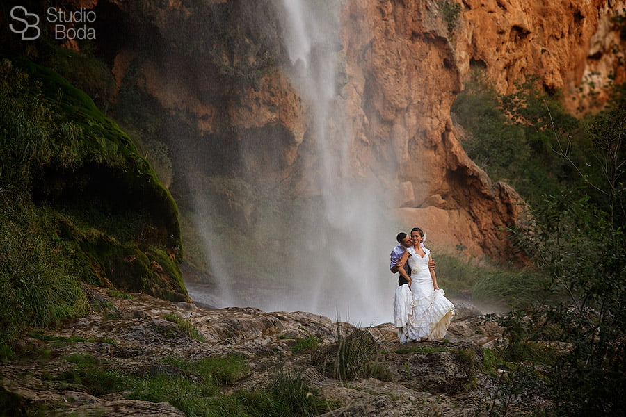 foto novios trash the dress