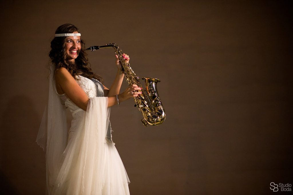 Novia y Saxofono