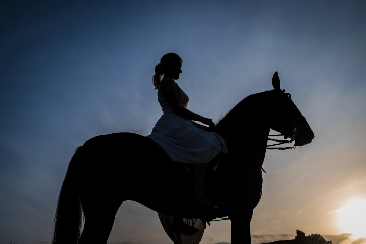 novia a caballo