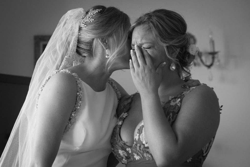 fotografia boda emociones novia hermana