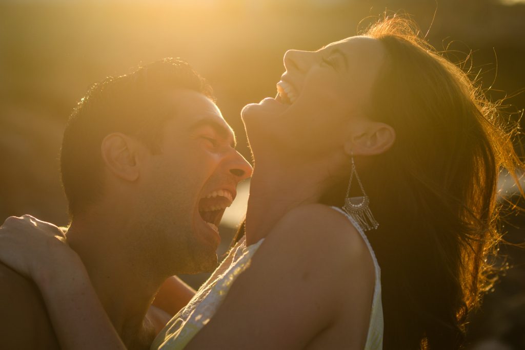 novios enamorados