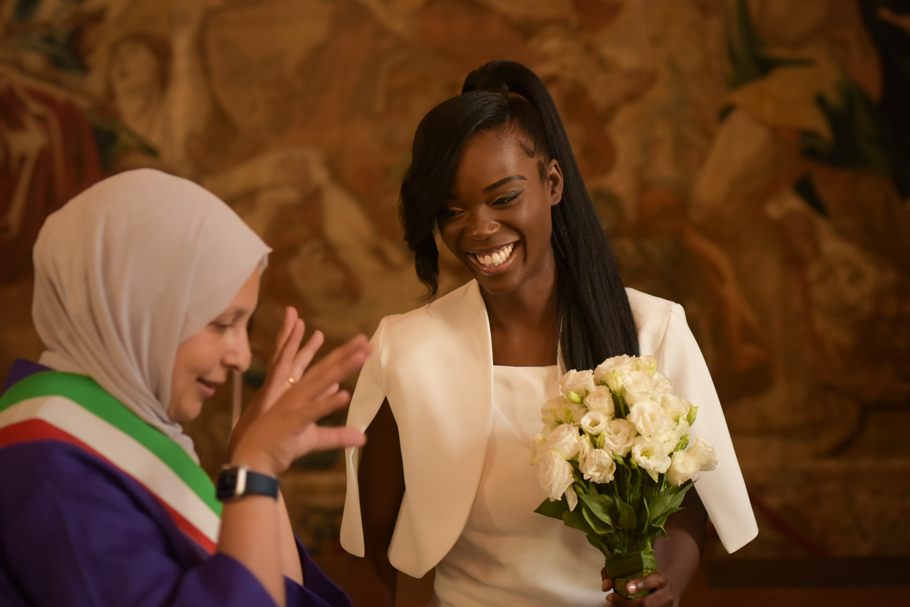 Foto de boda novios Sala degli Specchi, Milán Italia