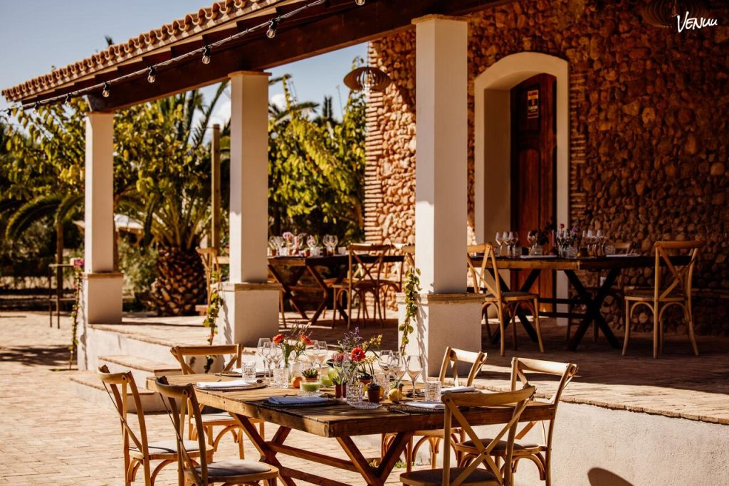 Masía Fuente la Reina, finca rural con terraza, tipi y carpa beduina en Castellón.
