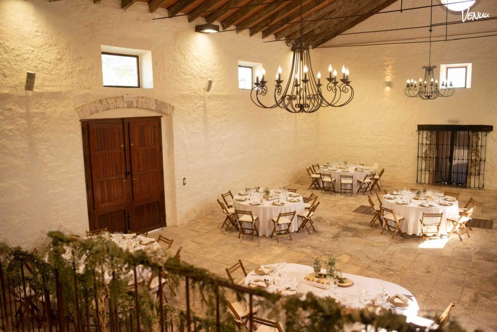 Casa Bernabé en Valencia, finca con jardín, piscina y encanto natural para bodas tipo cóctel íntimas.