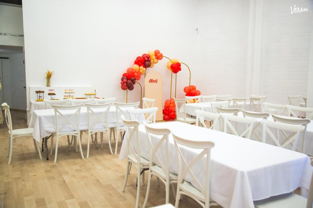 Charis Eventos, salón acogedor en el centro de Valencia con zona infantil y libertad para personalizar.