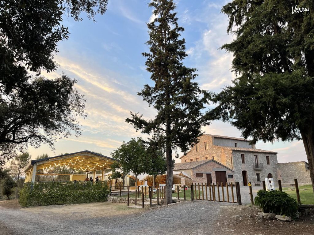 Les Quingles, casa modernista en el Montseny con jardín y bosque para bodas con encanto.