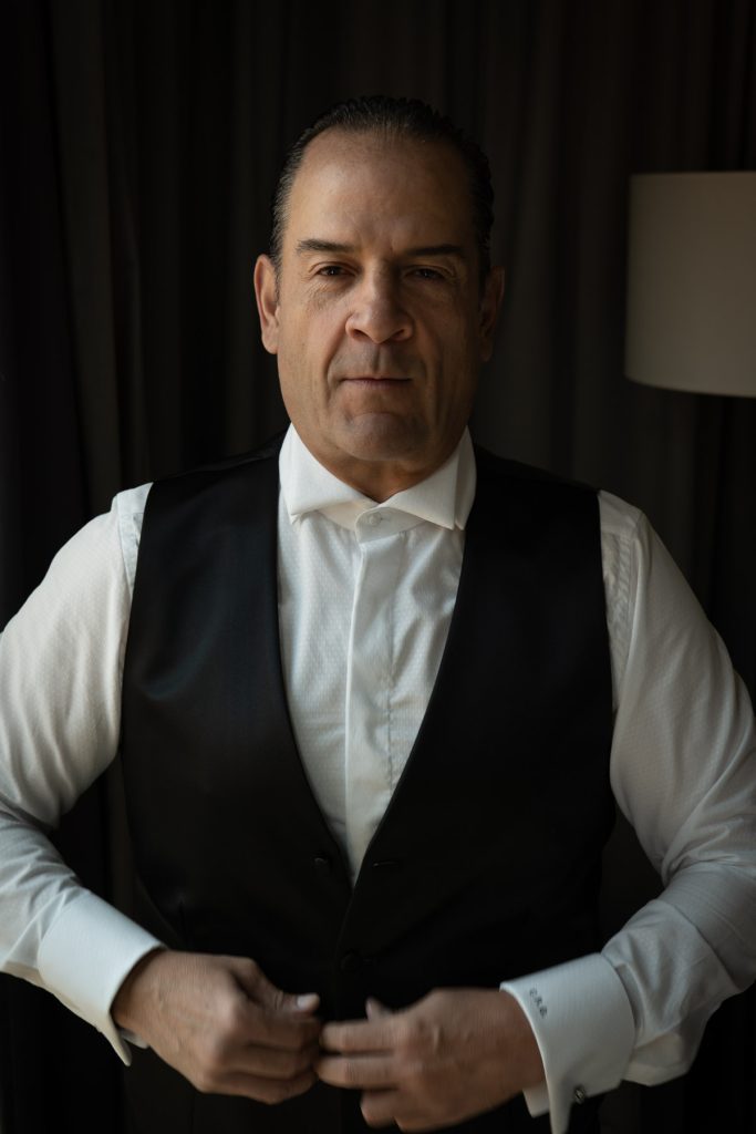Novio antes de la boda elegante