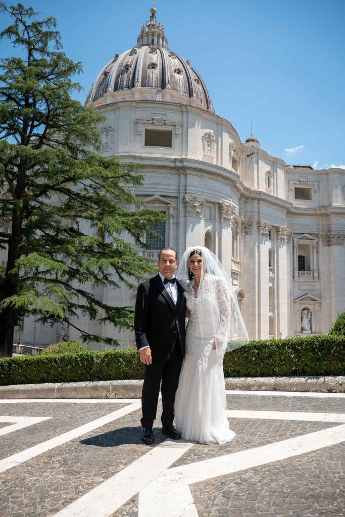 Novios en el Vaticano boda en Roma